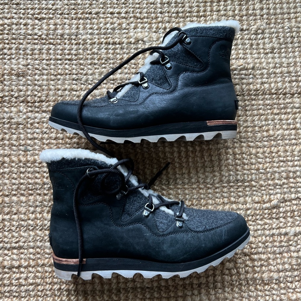 Sorel Women's Leather Lace Up Booties